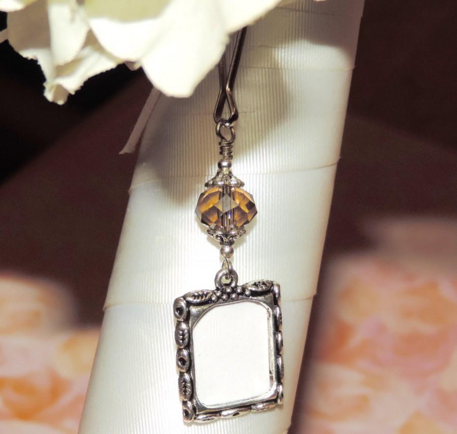 Mariage - Wedding bouquet photo charm. Topaz crystal Bridal bouquet charm. Memorial picture charm. Bridal shower gift. Birthstone Gift for the bride.