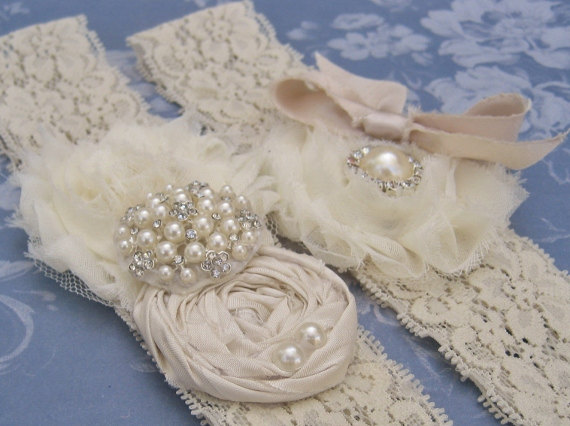 زفاف - Lace Garter Wedding Garter / Vintage Bridal Garter Set Toss Garter included  Ivory with Rhinestones and Pearls  Custom Wedding colors