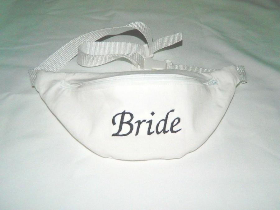 Свадьба - Embroidered Fanny Pack - Hip Bags - Bride and Groom - Mr and Mrs - Weddings - Monogrammed