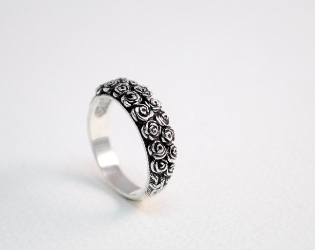Hochzeit - Sterling Silver Ring Little Roses