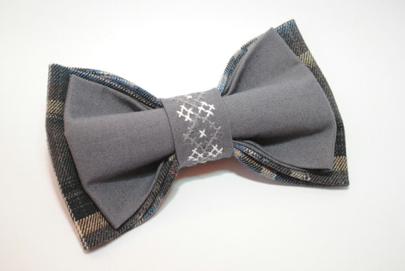 Mariage - Men's bow tie Taupe bowty Wedding ties Bow tie men Plaid bowties Holiday party gift Grilling gifts Father of the bride outfits Grey necktie