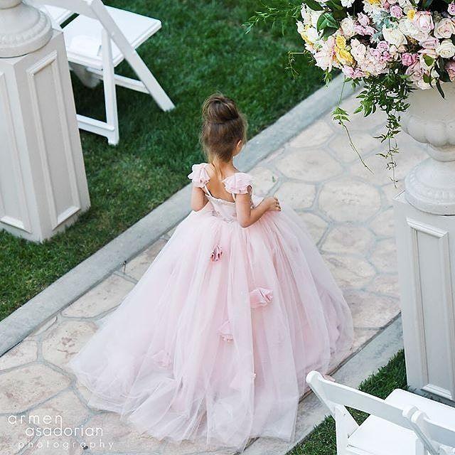 زفاف - StrictlyWeddings On Instagram: “Glamorous Flower Girl Wearing @isabella_couture In A Custom Elizabeth Gown. Photo By @armenphoto. Event Styled @alianaevents,…”