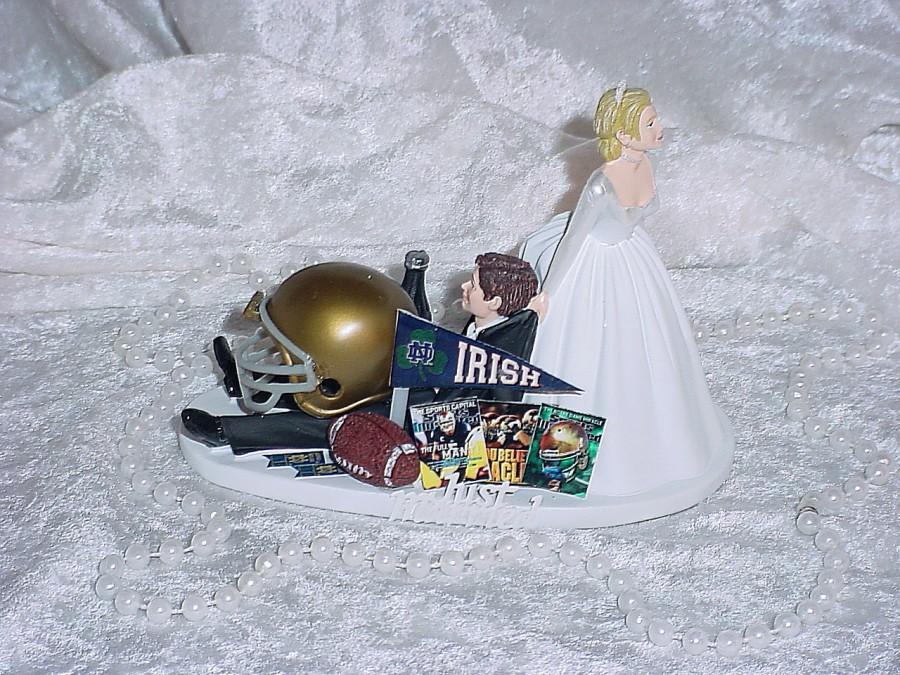 زفاف - Notre Dame University Football Couple Bride dragging Sports Lover Groom Fun Wedding Cake Topper-2