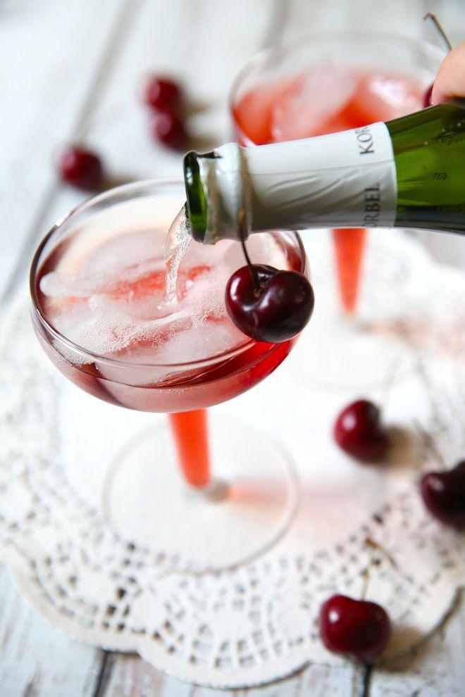 Свадьба - Perfect Brunch Cocktail: Cherry Mimosas