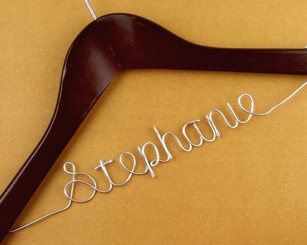Mariage - Single Line Wire First Name Hanger, Custom Wedding Hanger, Personalized Bridal Hanger, Bridesmaids Name Hanger