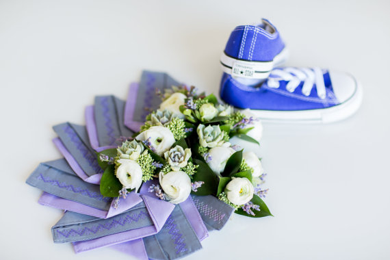 زفاف - Matching pocket square and bow tie Grey lilac Pretied bow tie Pre folded pocket square Men's bowtie Groom Wedding accessories for groomsmen