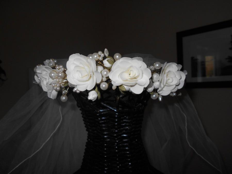 Hochzeit - Vintage 1970/1980 Light Ivory Bridal Veil and Headpiece/Wreath/Crown Roses Tulle Pencil Trim Edge