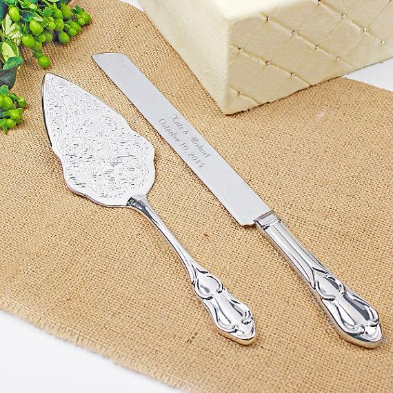 Свадьба - Romance Style Engraved Wedding Cake Knife Set Wedding Accessories Personalized