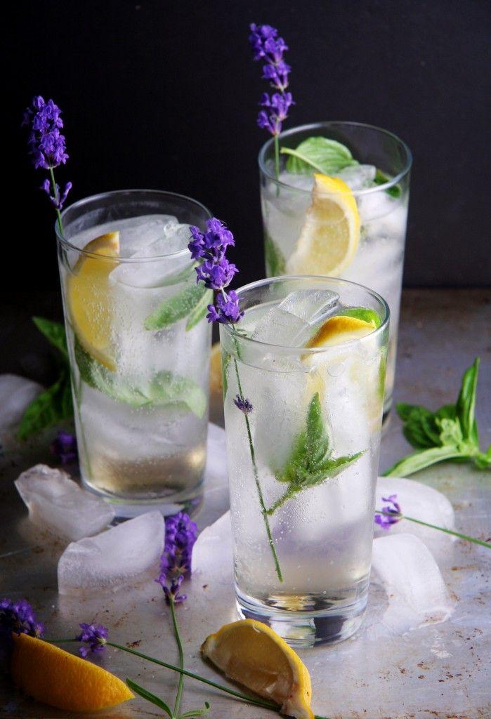 Свадьба - You'll Be Amazed At How A Sprig Of Fresh Herbs Can Totally Upgrade Your Cocktail