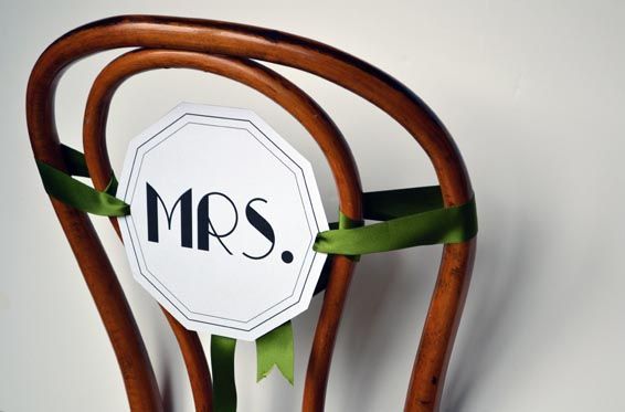 Свадьба - DIY Wedding Project: Art Deco Mr. & Mrs. Chair Signs