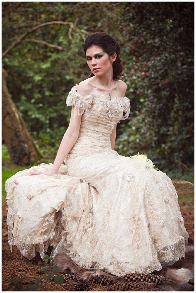 Hochzeit - Whimsical Woodland: Styled Wedding Inspiration