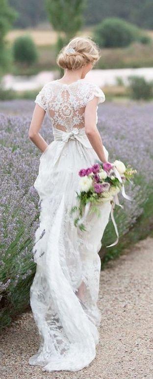 Hochzeit - Vintage Inspired Beautiful Wedding Dress