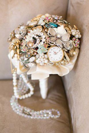 Hochzeit - Luxury Vintage Brooch Bouquet