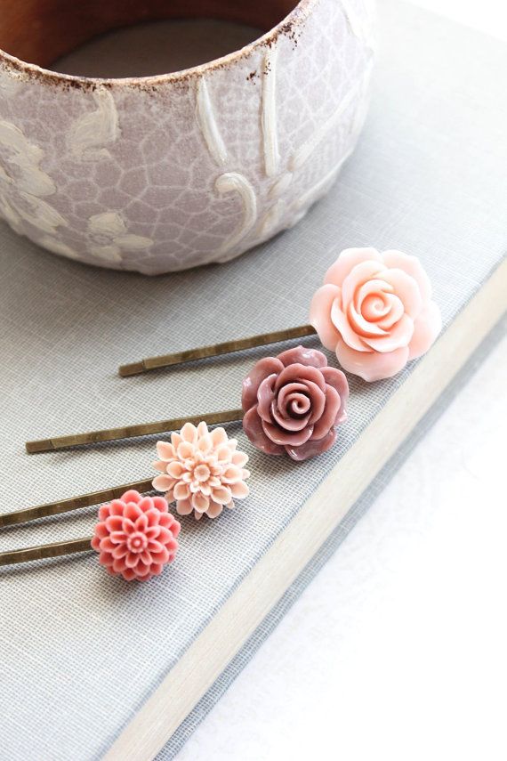 Свадьба - Pink Flower Bobby Pins Dusty Rose Mauve Floral Hair Accessories Coral Chrysanthemum Hair Pin Dahlia Hair Clips Bridesmaids Gift Set Of Four