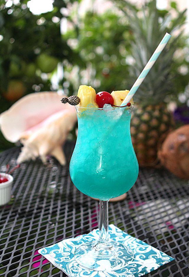 Hochzeit - Blue Hawaii Cocktail