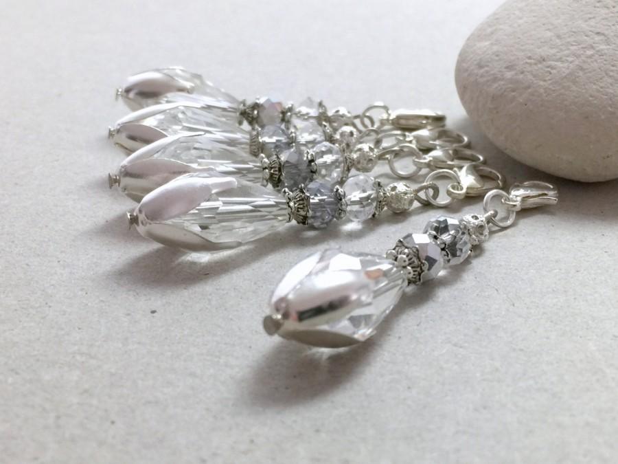 Hochzeit - Crystal Keychain, Small Flower Keychain, Crystal Wedding Favors, White party favors, White bag charm, Beaded flower key chain, Zipper pull