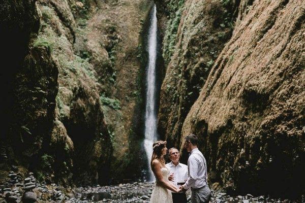 Свадьба - Intimate Barefoot Elopement In The Columbia River Gorge