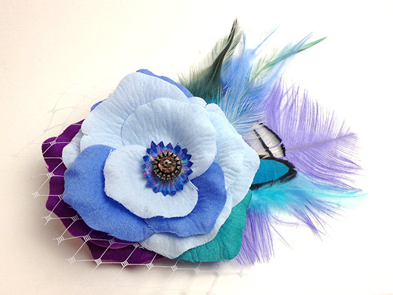 Mariage - Blue Rose Bridal / Prom hair clip Accessory Romantic Rose Fascinator Antique Buttonostrich feather original unique hair clip