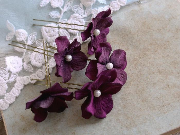 Hochzeit - Purple Wedding Bridal Hair Pins (5pcs) Small Velvet Hydrangea Flowers Bridesmaids Gift Bridal Accessories Purple Hair Flowers with Pearls