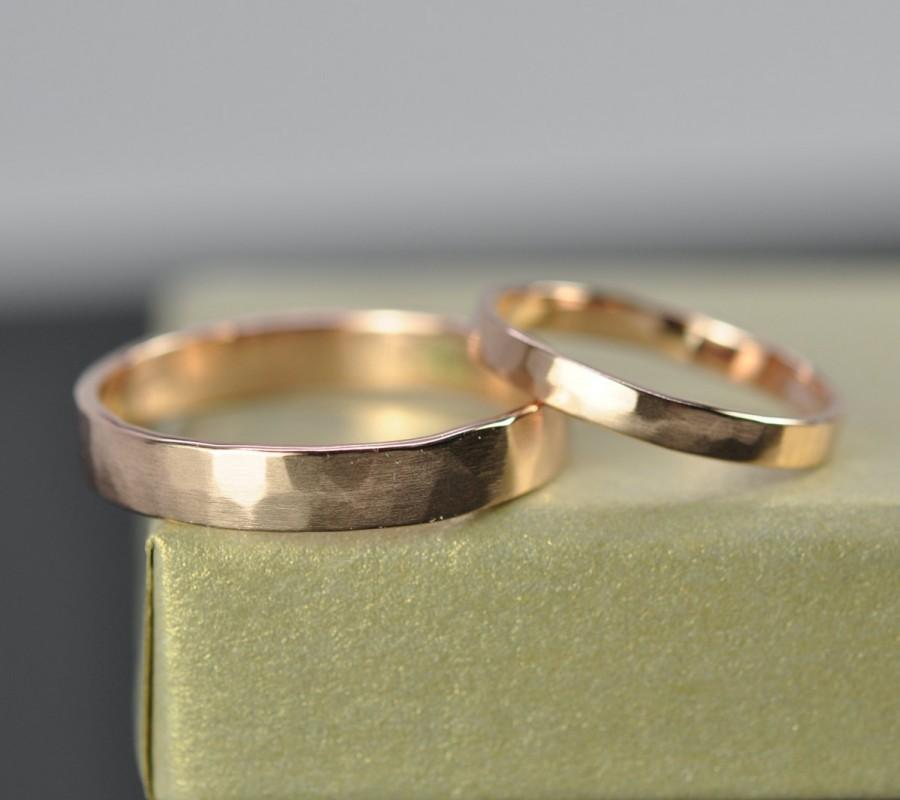 Mariage - Rose Gold Wedding Band Set, 2.5mm and 4mm Rings, 14K Rose Gold, Faceted Matte, Sea Babe Jewelry