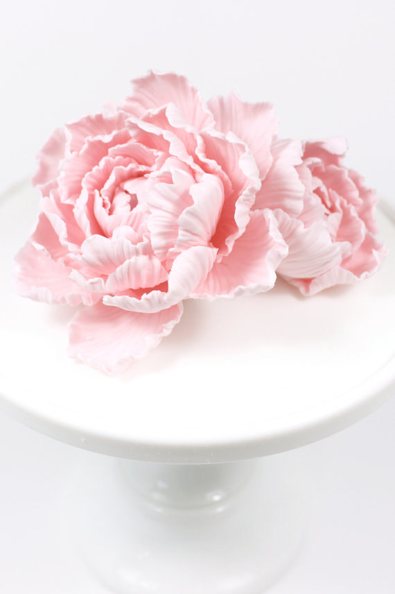 Hochzeit - Peony & Bud Wedding Cake Topper Pink Sugar Paste by lil sculpture