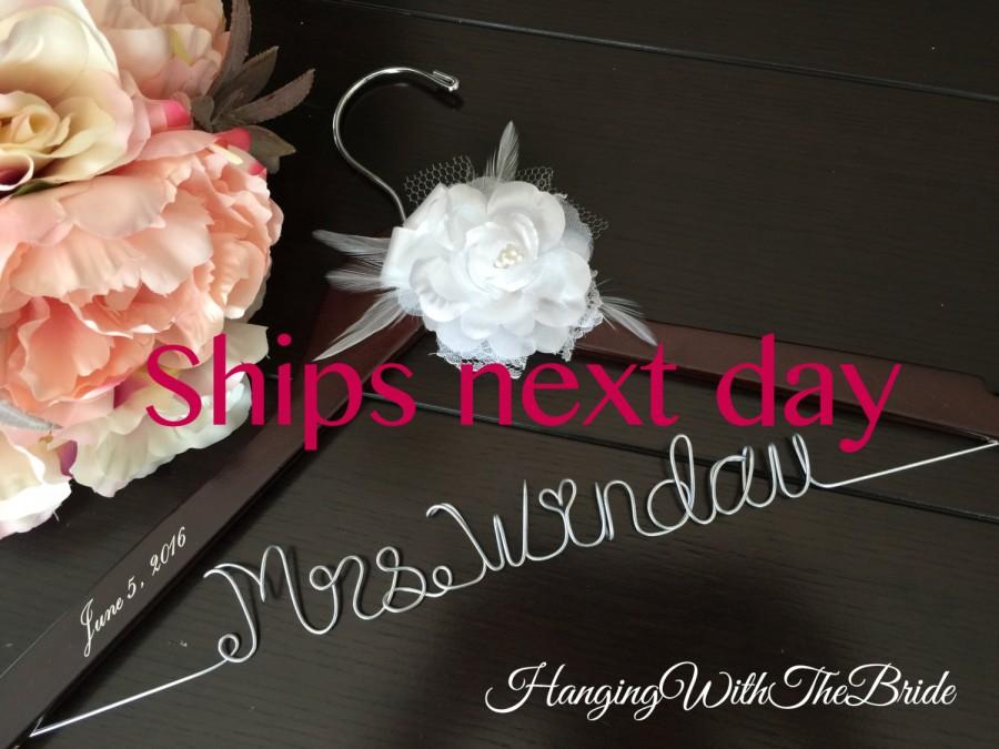 Mariage - Ships next business day,Wedding hanger, custom wire hanger, bridal hanger, bride gift, bridesmaids gift, custom made hanger