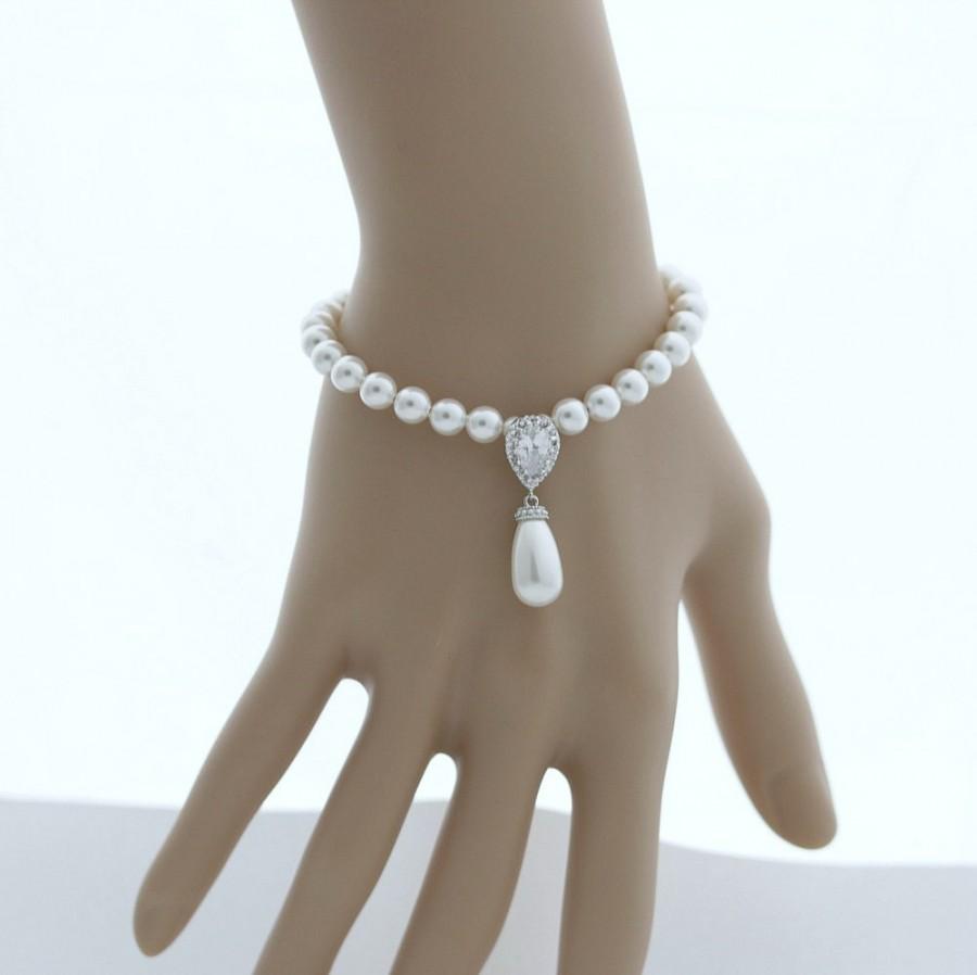 Mariage - Wedding Pearl Bracelet Bridal Jewelry Pearl Drop Wedding Bracelet White OR Cream Swarovski Pearl Drop Bracelet Silver, Aria