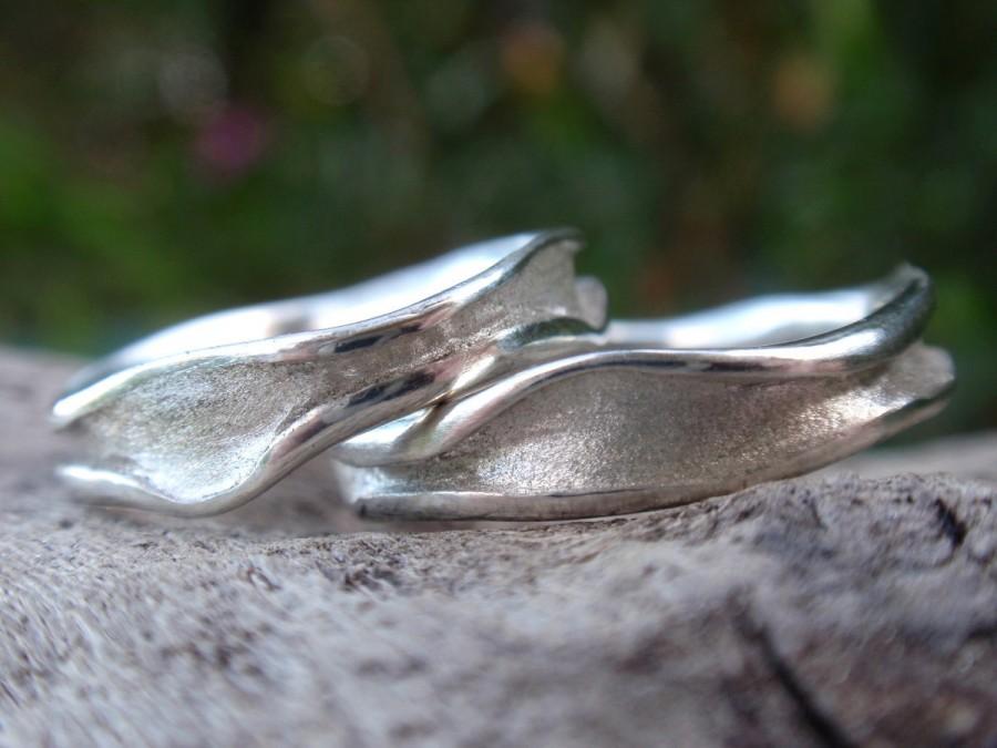 Hochzeit - unique wedding rings handmade sterling silver wedding band set wavy channel shaped - set of 2 - made to order - handmade jewelry