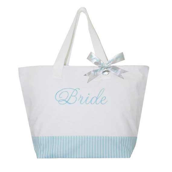 Свадьба - Bride Tote Bag, Bridal Embroidered Tote Bag, Bride carry all, Mrs bag, Just Married Tote, Newlywed Bag, Honeymoon bag, bridal shower gift