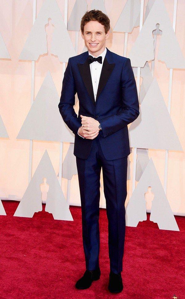 Mariage - Eddie Redmayne Height, Weight, Biceps Size And Body Measurements – CelebWikis