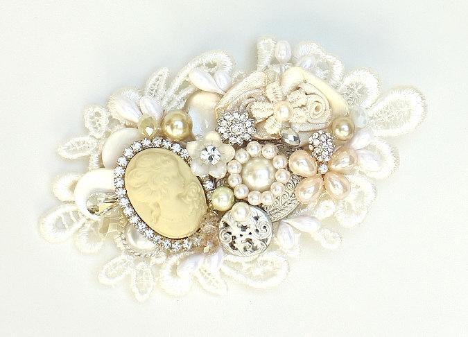 Mariage - Cameo Bridal Comb- Bridal Hairpiece-Vintage Inspired Hair Accessories- Cameo Hairpiece-Lace wedding comb- Bridal Hair Accessories- BEAUTIFUL