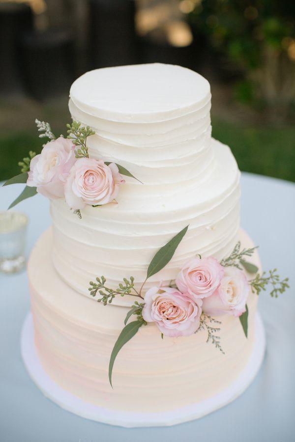 Mariage - See Why These Ombré Petals Are Giving Us Aisle Envy