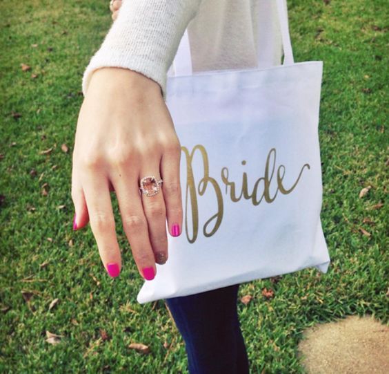 Hochzeit - Unique Ways To Announce You're Engaged On Instagram