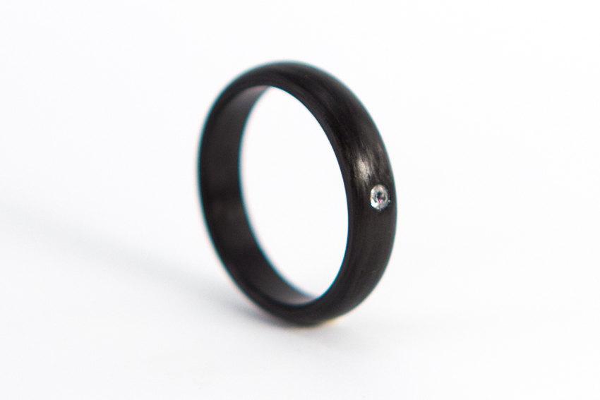 زفاف - Women's carbon fiber jeweled engagement ring. Black and matte band with Swarovski. Water resistant, very durable and hypoallergenic. (00101)