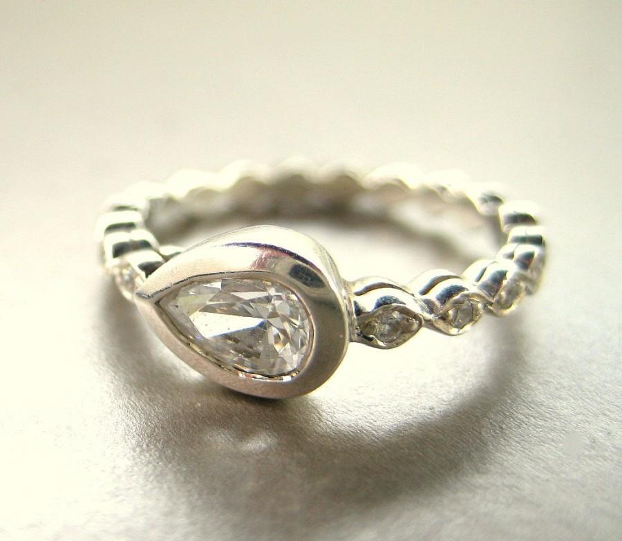 Mariage - Pear Shape engagement ring. Pear shape White sapphire engagement ring. 14k white gold ring with diamonds.  White sapphire anniversary ring.