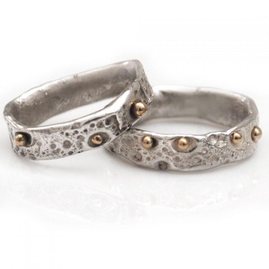 Hochzeit - Cool textured wedding ring - 5mm - textured wedding rings- modern wedding rings - silver and gold wedding bands