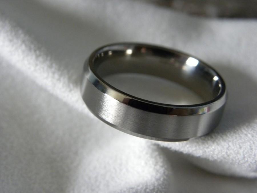 Свадьба - Titanium Ring, Wedding Band, Narrow Beveled Edges