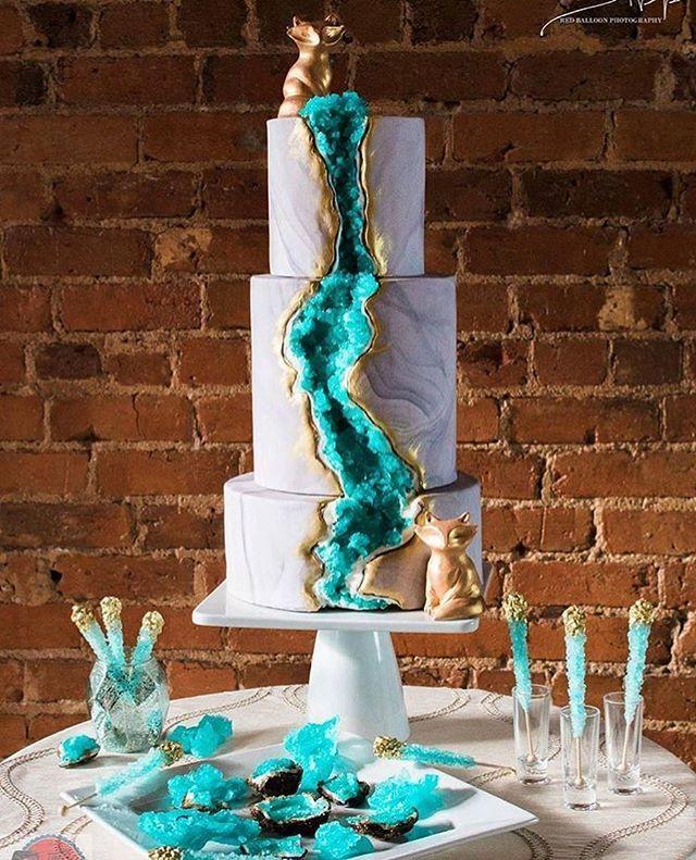 Hochzeit - @crystal.tribe On Instagram: “Another Magnificent Geode Cake We Wanted To Share With You All! ✨ By @threetiersforcake”