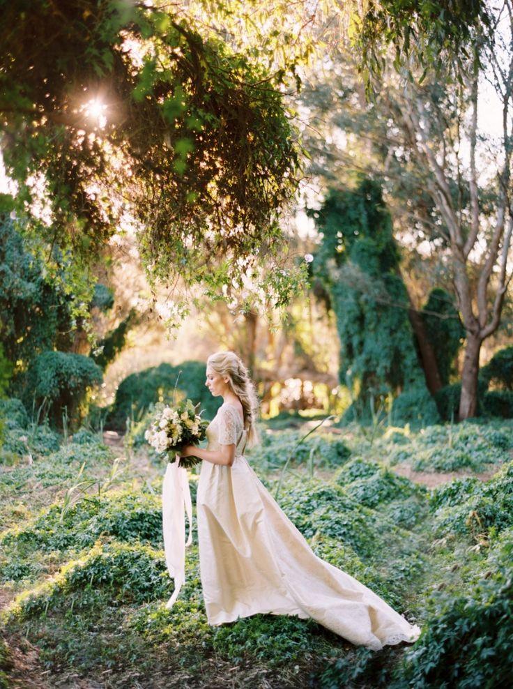 Hochzeit - Enchanted Forest Bridal Inspiration 