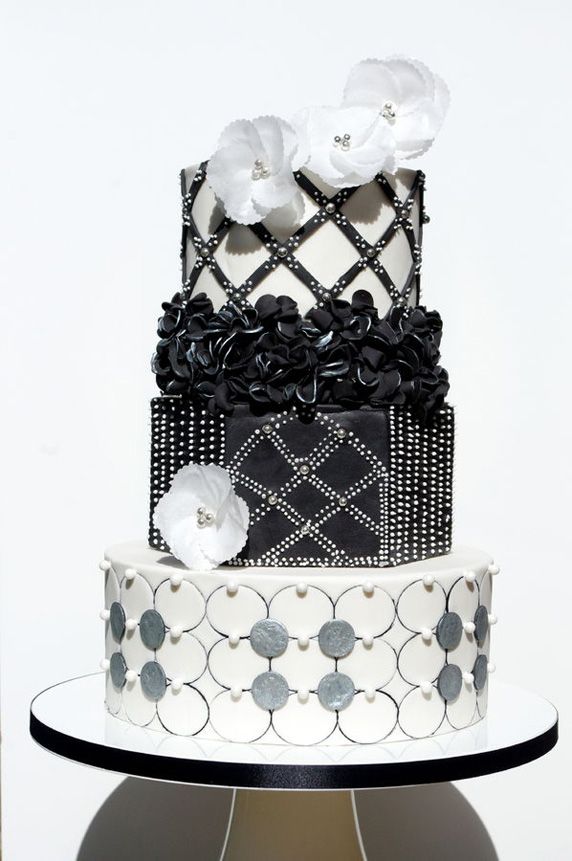 Hochzeit - Black & White Couture Gown Inspired Cake 