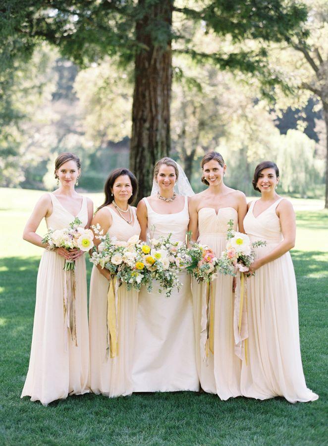 Hochzeit - Shades Of Yellow Completely Transform This Chic Wedding Design