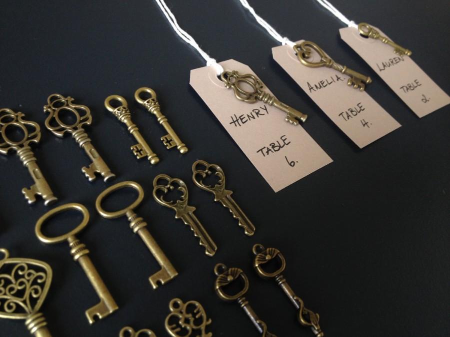 زفاف - Keys to Happiness - 100 Antique Bronze Skeleton Keys & 100 Kraft Luggage Tags - Wedding Skeleton Keys, Escort Card Vintage Keys