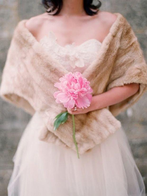 Mariage - Now Trending: Shawls, Shrugs & Sweaters