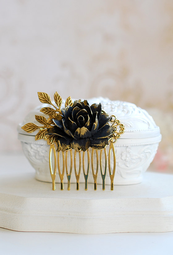 Hochzeit - Black Flower Hair Comb Antique Gold Leaf Black Rose Hair Comb Gold Hair Comb Black Wedding Gothic Wedding Bridal Hairpiece Goth