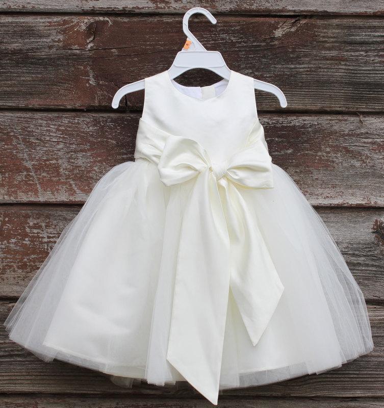 Свадьба - Ivory Flower Girl Dress - Birthday Wedding Party Holiday Bridesmaid Ivory Lace Tulle Flower Girl Dress