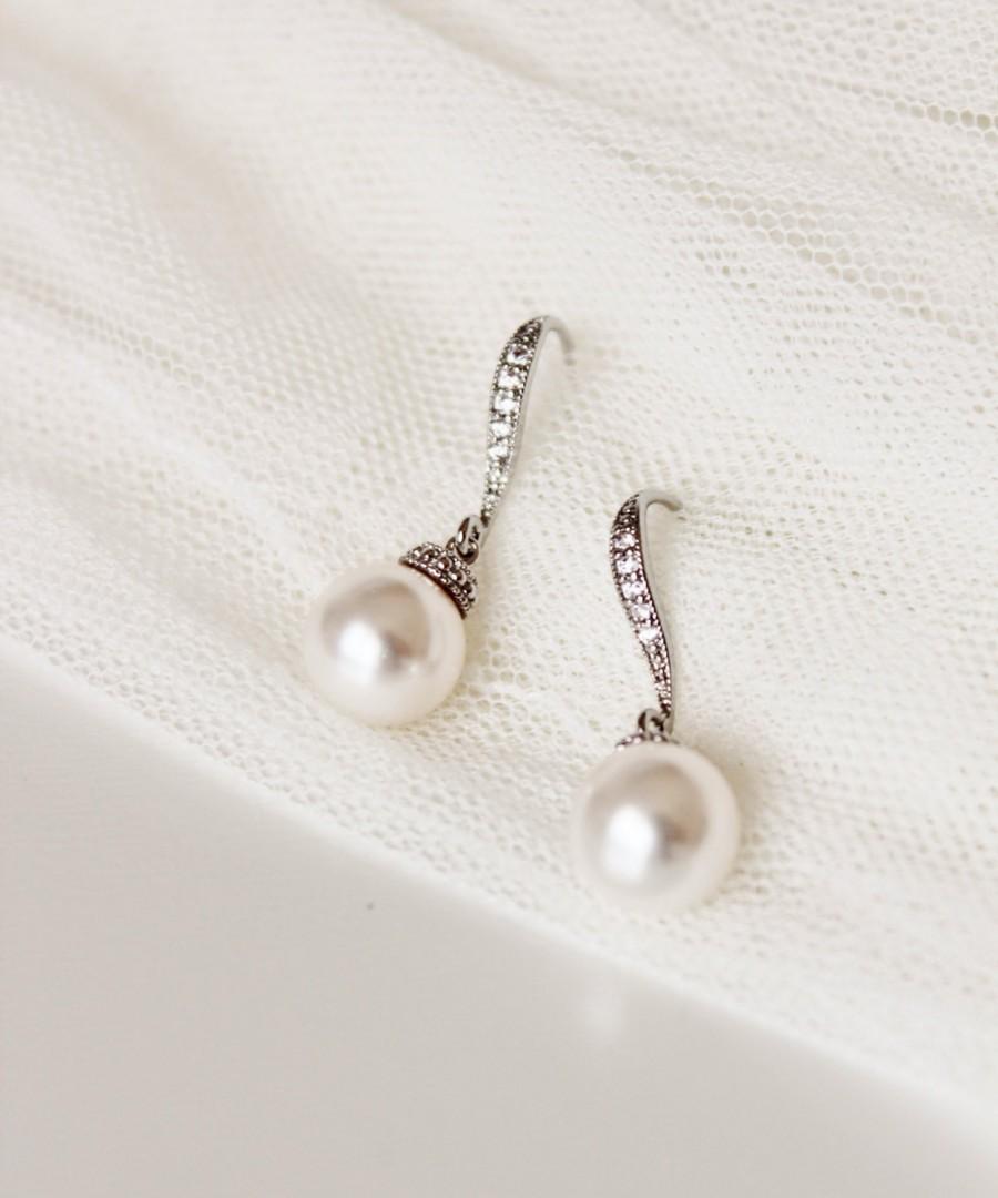 Mariage - Simple Pearl Earrings Wedding Jewelry Bridesmaid Earrings Bridesmaid Gift Swarovski White Ivory Cream Pearl Earrings Bridesmaid Jewelry