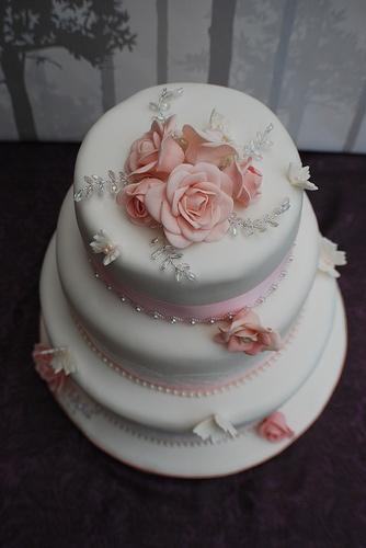 Hochzeit - Wedding Cakes, Pink. Indian Weddings Magazine