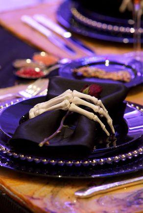 Hochzeit - Halloween Dinner Decoration Ideas