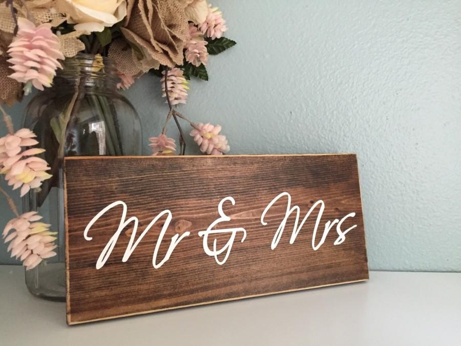 Hochzeit - Mr & Mrs Rustic Wood Wedding Sign / Rustic Home Decor Sign Just Married Sign Wedding Gift Wedding Decor Engagement Anniversary