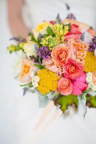 Hochzeit - A Rainbow Of Pretty - 21 Chic Colorful Bridal Bouquets
